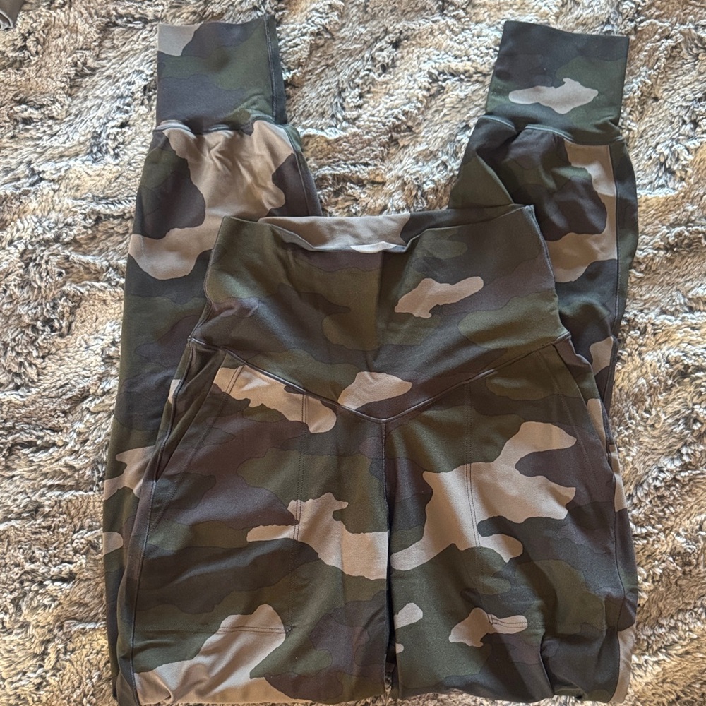 Aerie Green Camo Joggers